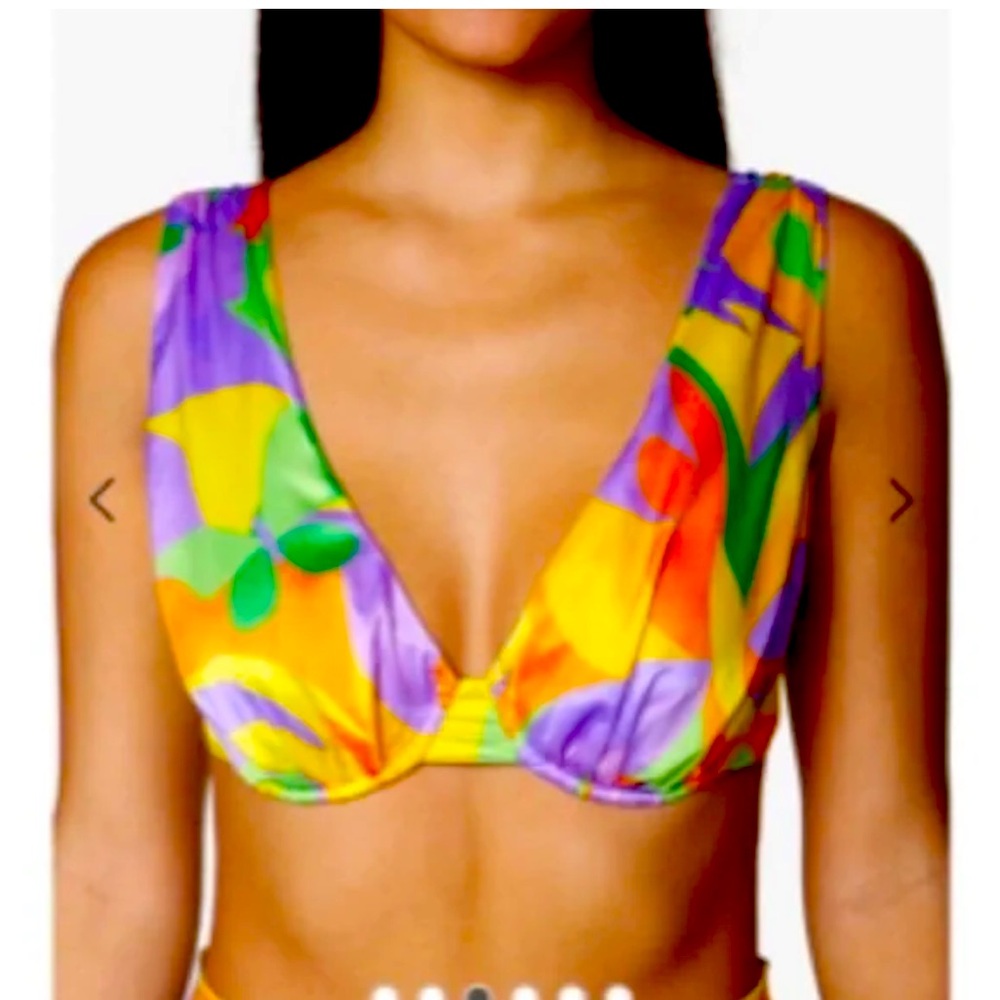 WEWOREWHAT colorful underwire print top NWT